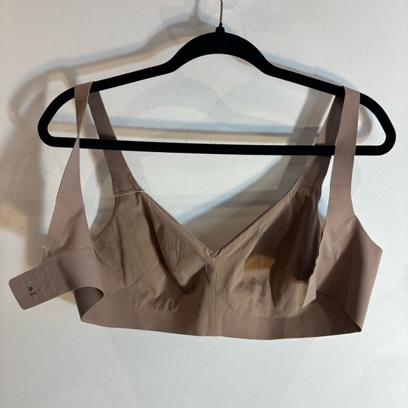 LULULEMON Sz 34D Tan Intimate Sports Bra Lined Underwire Free Unpadded - Picture 7 of 7